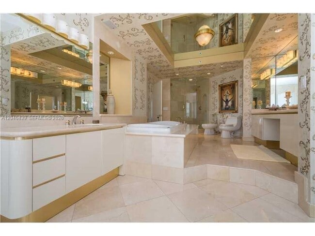 Building Photo - 16445 Collins Ave