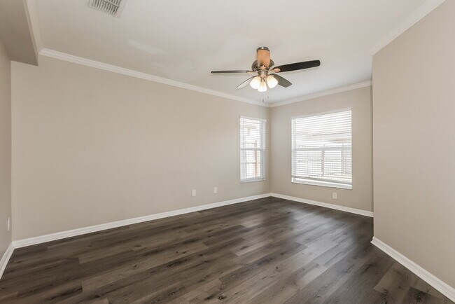 Building Photo - 6032 Pointe Pleasant Blvd