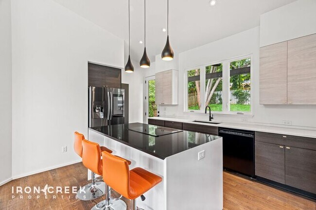 Building Photo - 54 Branning St