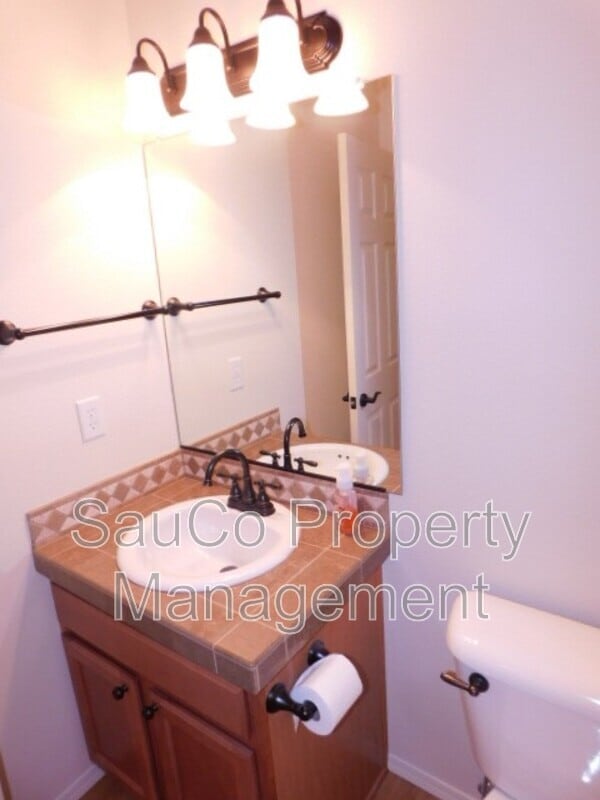 Building Photo - 1218 34th Pl