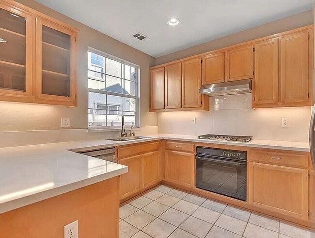 Building Photo - Beautiful Home in Highly Desirable Location