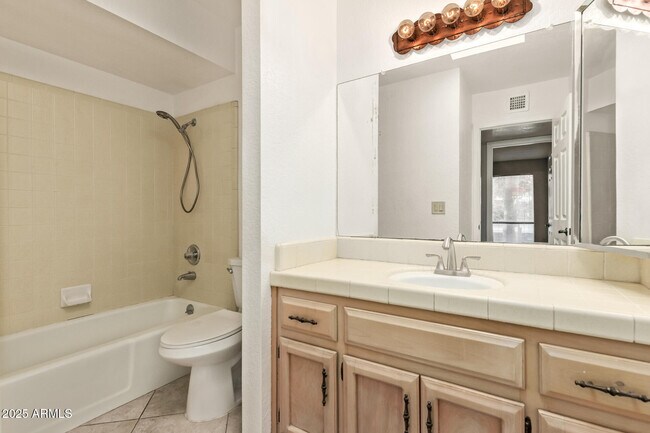 Building Photo - 4912 E Ludlow Dr