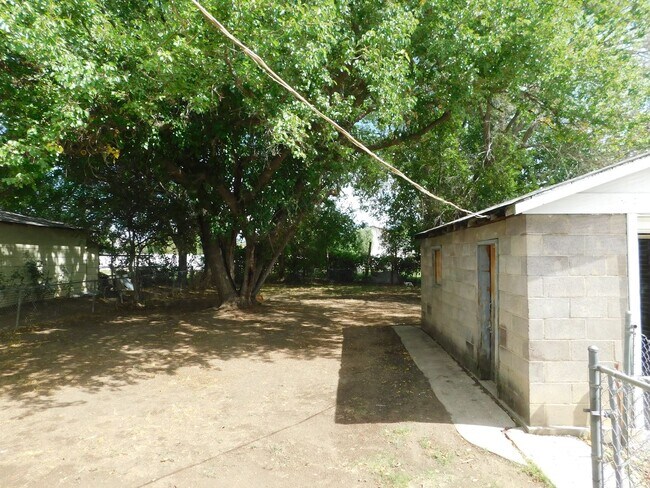 Building Photo - 520-520 129 29 Rd