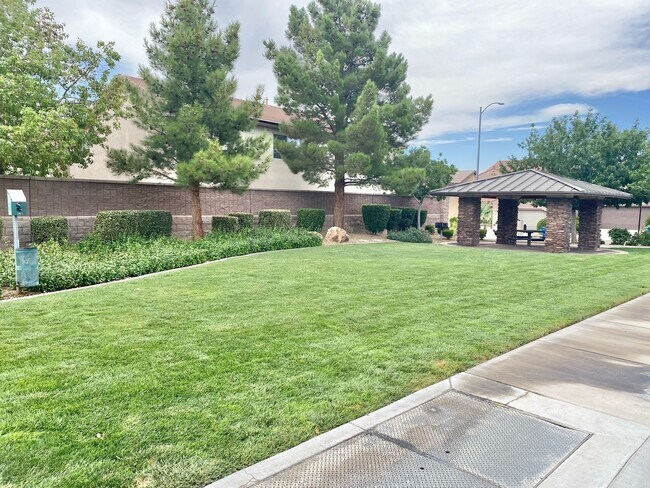 Building Photo - WONDERFUL HENDERSON HOME 3 BEDROOM / 2.5 BATH TWO STORY HOME WITH 2 CAR GARAGE