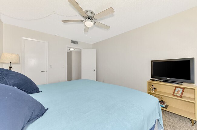 Building Photo - BEAULTIFUL 1 BEDROOM, 1 BATHROOM CONDO LOCATED JUST MINUTES FROM VENICE BEACH!