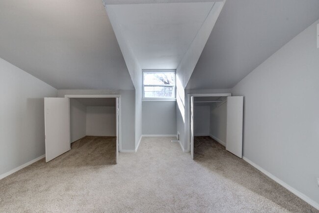 Building Photo - Stunning 4 Bed 3 Bath Home on Quiet Street!