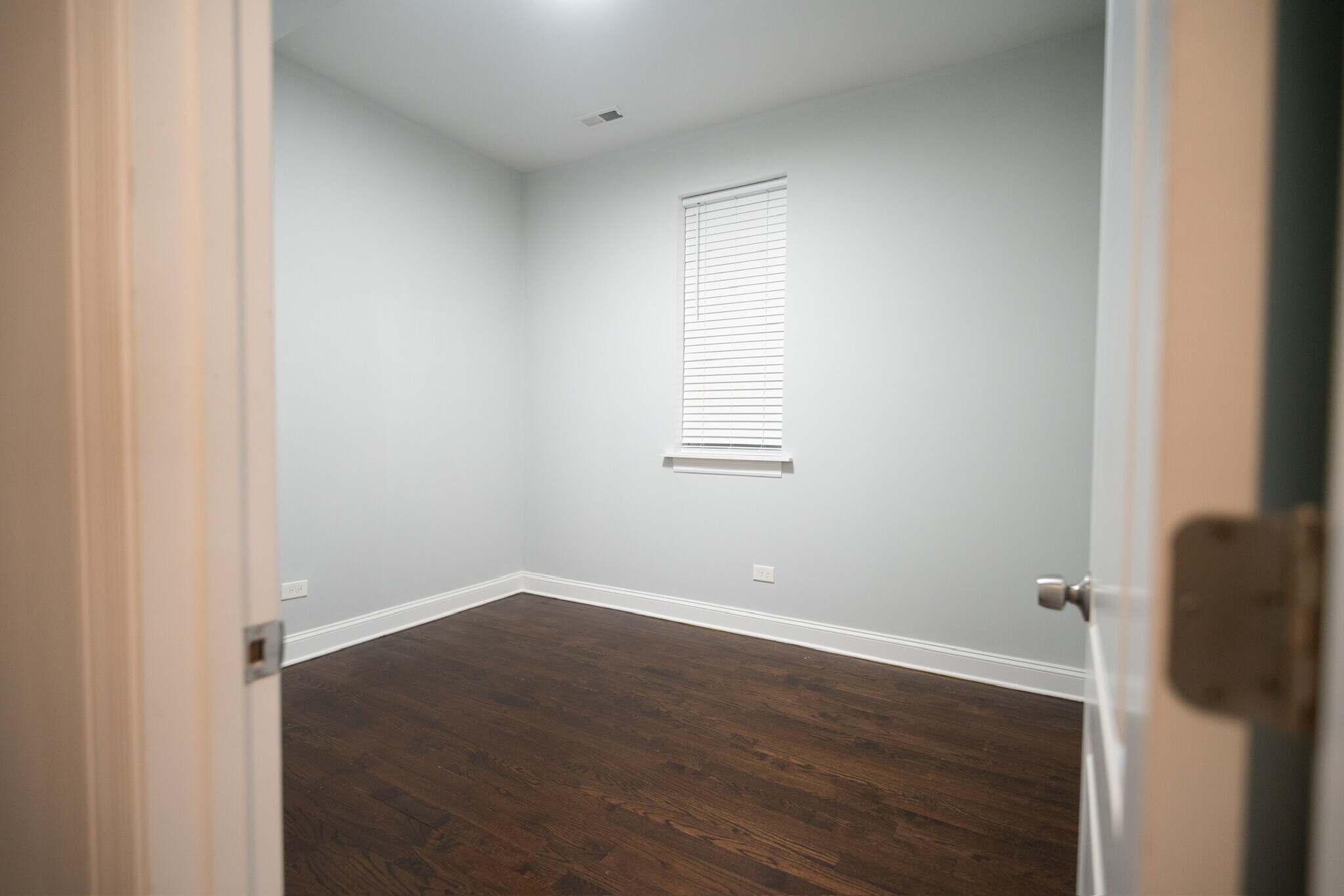 Building Photo - 7522 S Langley Ave