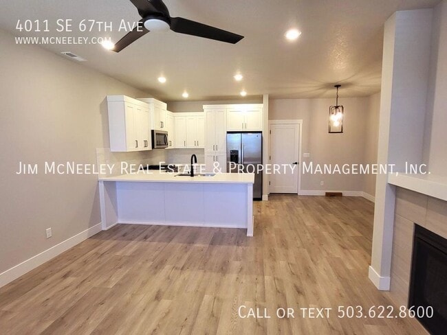 Building Photo - 4011 SE 67th Ave