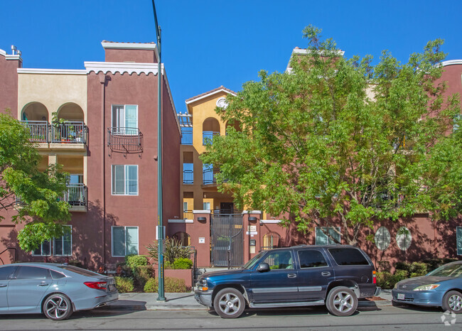 Building Photo - Mayfair Court Apartments