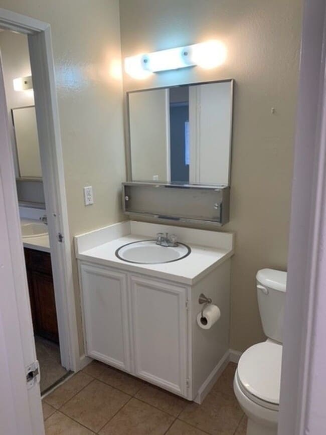 Building Photo - 4 Bed/2 Bath Spacious Home with Big Backyard and New Laminate & Carpet - Union City