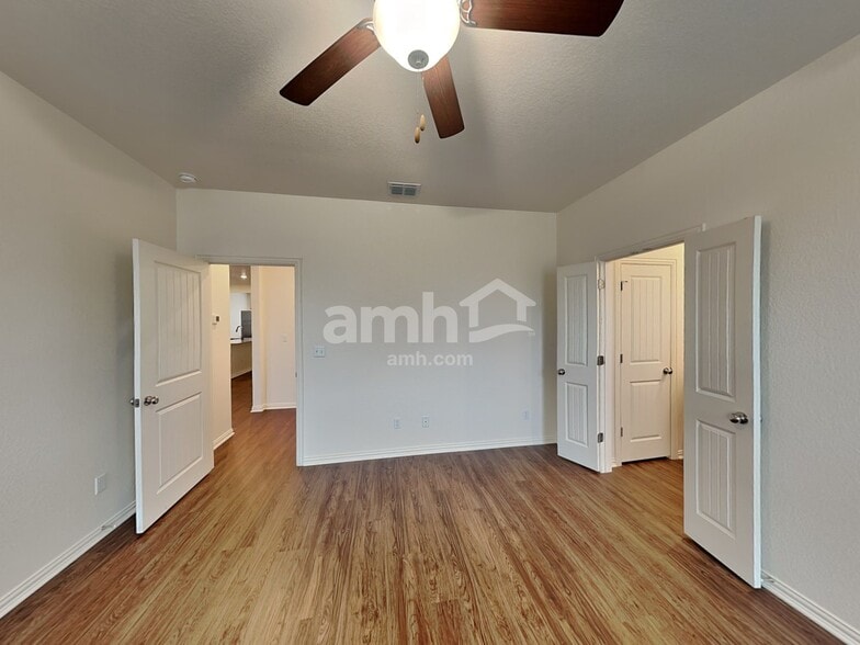 Building Photo - 2718 Wolfcreek