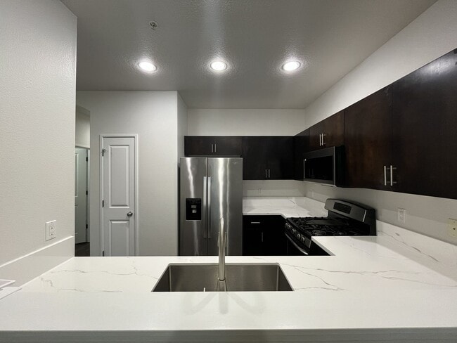 Building Photo - Beautifully Updated Bethany Townhome with Private Backyard and Modern Finishes