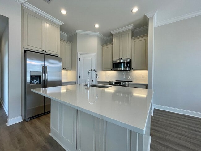 Building Photo - Beautiful home  in Americana!