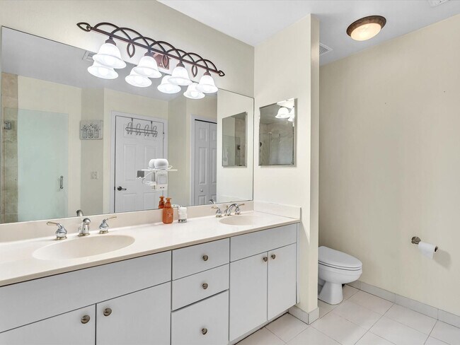 Building Photo - 1449 Banyan Cir