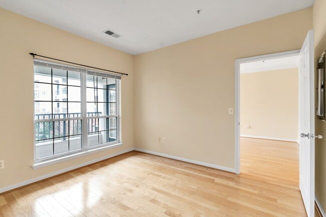 Building Photo - Beautiful 1 Bedroom 1 Bathroom Condo In Much Sought After Exchange At Van Dorn