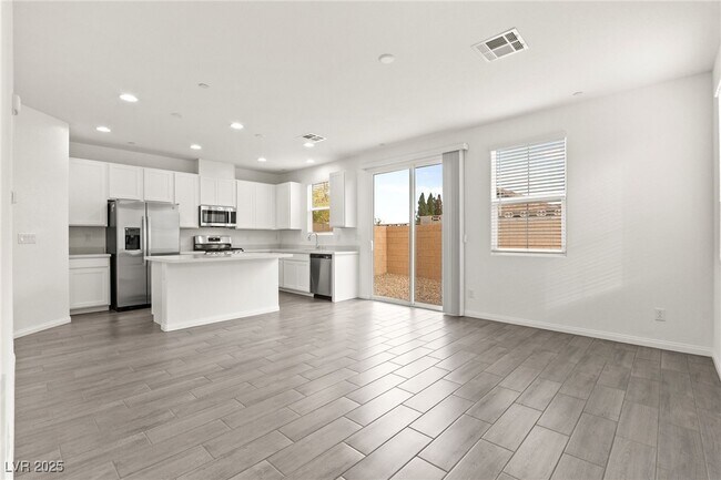 Building Photo - 10146 Glen Aulin St