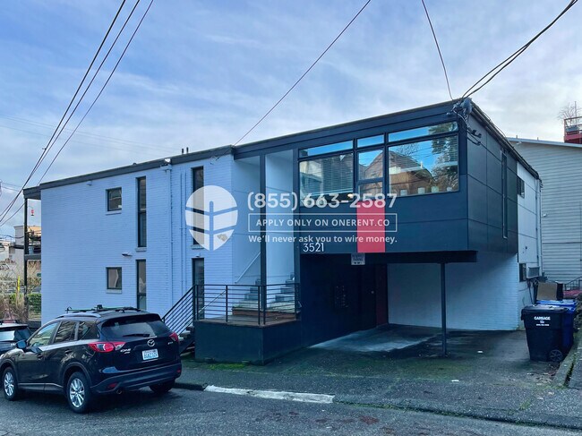 Building Photo - 3521 S Leschi Pl