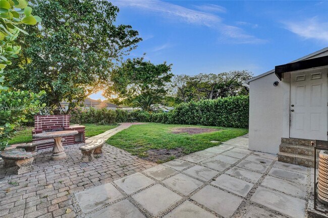 Building Photo - 4718 NW 15th Ave