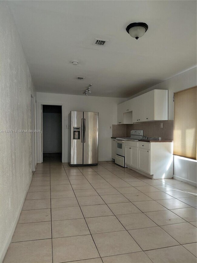 Building Photo - 3171 NW 28th St