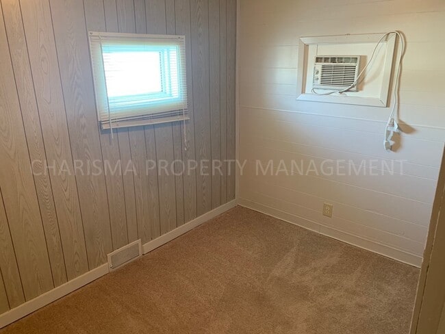 Building Photo - ONE BEDROOM LOCATED IN DOWNTOWN SIOUX FALLS.