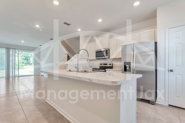 Building Photo - 8369 Zenith Cir