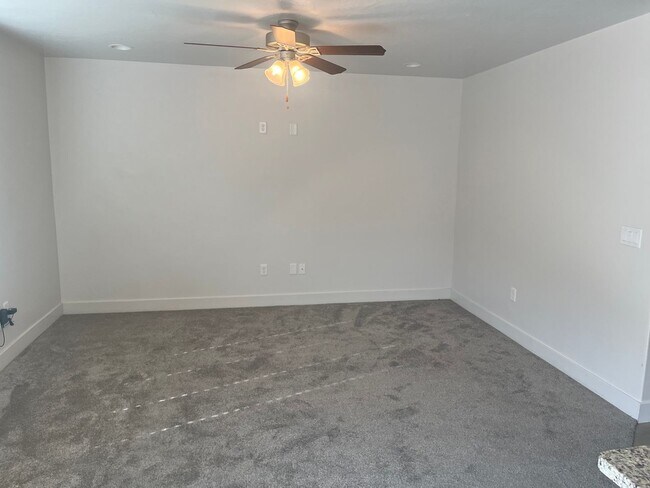 Building Photo - 3 bed | 2.5 bath | 2-car Townhome with Was...