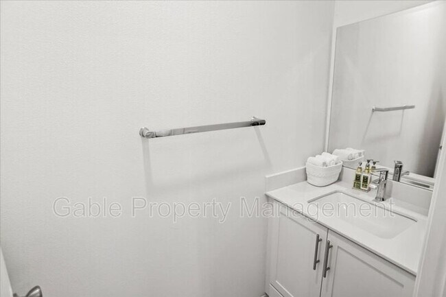 Building Photo - 17039 Titus Ln