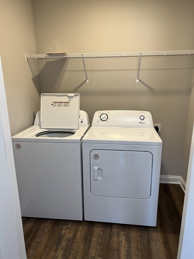 Building Photo - 800 Spring Park Rd