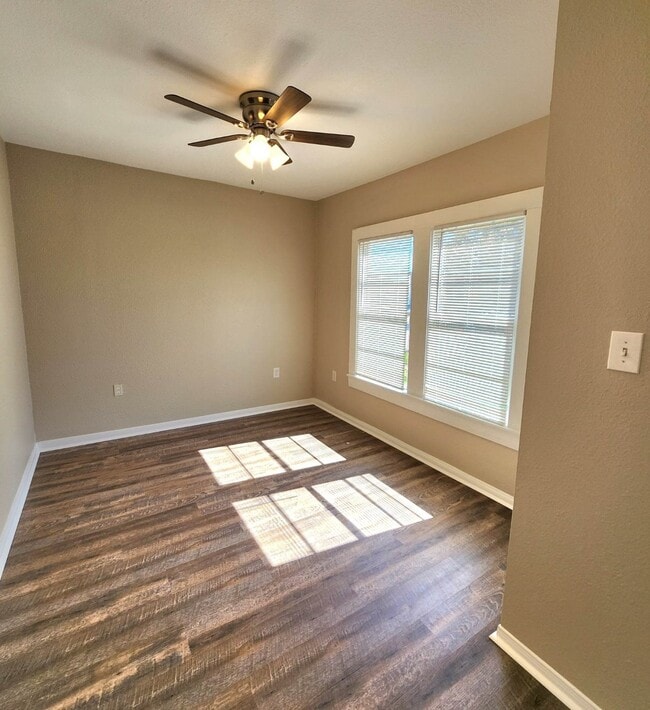 Building Photo - 6903 Palestine St