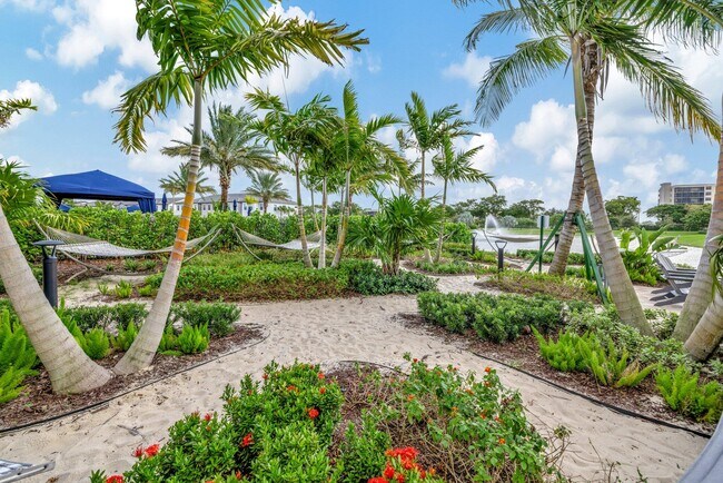 Building Photo - 4651 Pinehurst Trl E