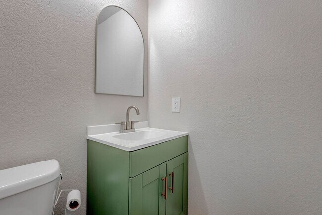 Building Photo - 26 Fantasia Ln