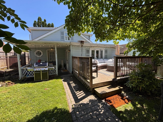 Building Photo - Charming Cottage in Highly Desirable Colon...