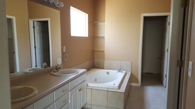 Building Photo - Comfort and Convenience in This 3 Bedroom Miramont Gem