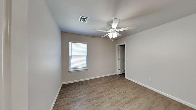 Building Photo - 2 Bedroom 2 Bathroom 2 Car Garage Duplex close to Broadway Extension, a short distance from Edmon...