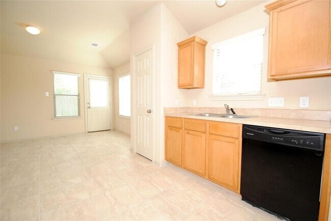 Building Photo - 2703 Alvar Dr