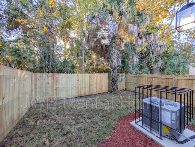 Building Photo - 833 Bridier St