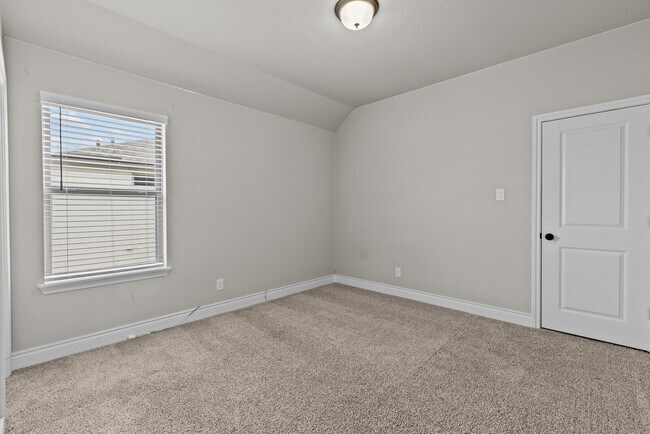 Building Photo - 1612 Eaton Pk