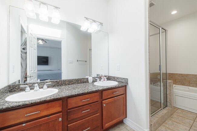 Building Photo - 3325 New Garden View Ln