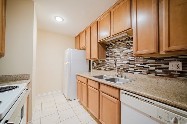 Building Photo - 1760 S El Camino Real