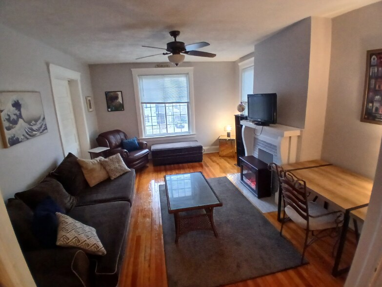 Building Photo - 3269 Montana Ave