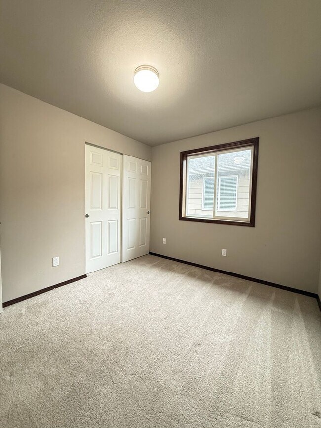 Building Photo - Modern 3BR/2.5BTH Home For Rent in Prime Marysville Location
