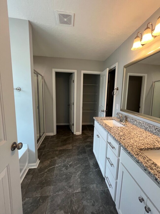 Building Photo - Spacious 4-Bedroom Pet Friendly Home with a Serene View - Available for Rent!