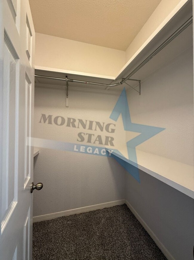 Building Photo - Spacious 3-Bedroom Home Off Roadrunner!