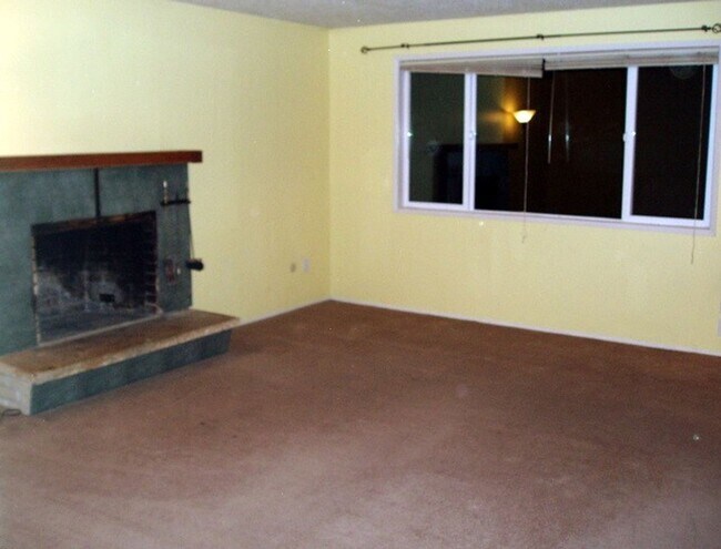 Building Photo - Spacious SW Portland Ranch Style Home!