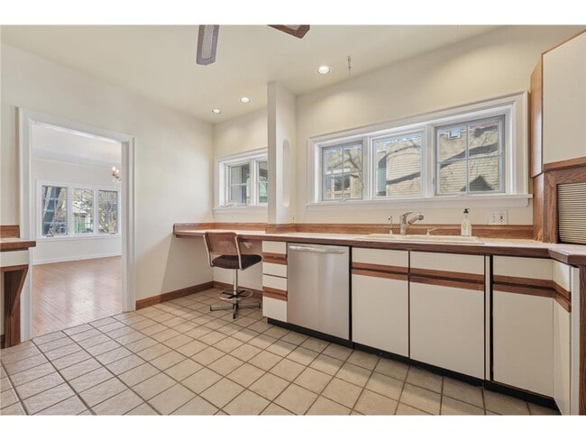 Building Photo - 1721 Humboldt Ave S