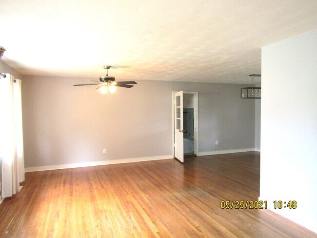 Building Photo - 3033 Belle Haven Dr