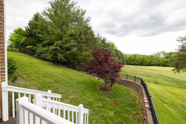 Building Photo - Bright and Spacious Home on Cascades Rd
