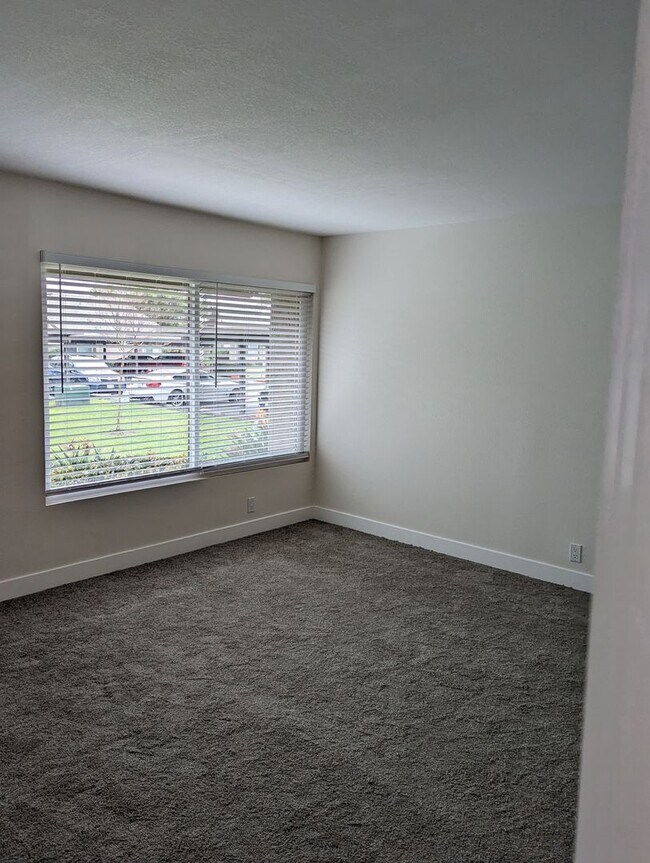 Building Photo - Fully Upgraded 3 Bed/2 Bath Condo - Poway