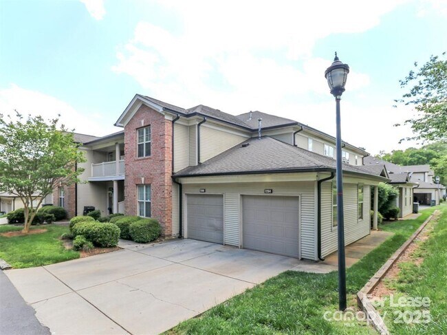 Building Photo - 7204 Michaels Landing Dr