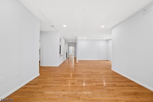 Building Photo - 176 Union Ave